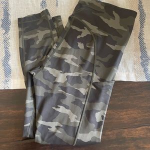 Athleta Ultimate Camo 7/8 Tight